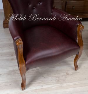 Poltrona imbottita e rivestita in pelle rosso scuro