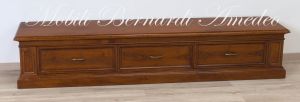 Mobile basso porta Tv in stile classico costruito in noce con 3 cassetti arte povera