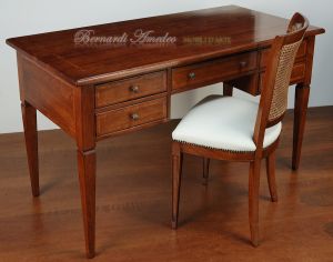 Scrivania classica da studio in legno massello di noce 5 cassetti