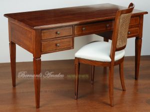Scrivania classica da studio in legno massello di noce 5 cassetti