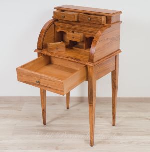 Piccolo scrittoio con serranda costruito interamente in legno di ulivo
