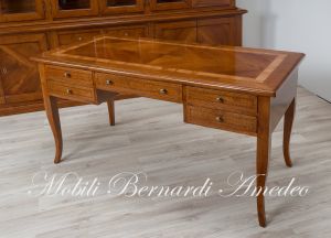 SC68 160 Scrivania Noce Massello Intarsio Ulivo 5 Cassetti 160 Cm 05