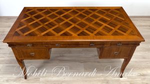 Scrivania in legno massello di ciliegio con intarsi in noce riproduzione stile classico Luigi Filippo