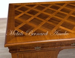 Scrivania in legno massello di ciliegio con intarsi in noce riproduzione stile classico Luigi Filippo