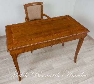 Scrivania scrittoio classico da 120 cm in legno massello di noce con cassetti sagomati