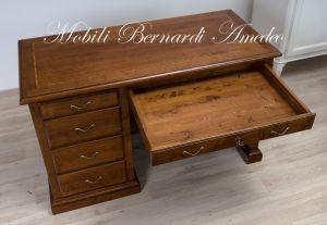 Scrivania classica in legno massello di noce con cassettiera laterale