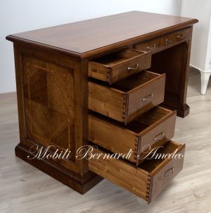 Scrivania classica in legno massello di noce con cassettiera laterale