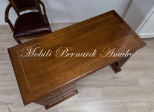 Scrivania classica in legno massello di noce con cassettiera laterale