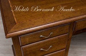 Scrivania classica in legno massello di noce con cassettiera laterale