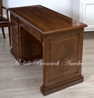 Scrivania classica in legno massello di noce con cassettiera laterale