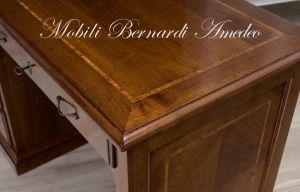 Scrivania classica in legno massello di noce con cassettiera laterale