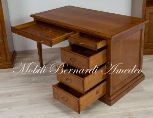 Scrivania in legno di noce stile classico aperta nello schienale e con cassettiera in un lato