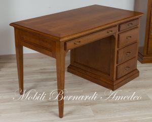 Scrivania in legno di noce stile classico aperta nello schienale e con cassettiera in un lato