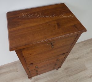 Secretaire in noce massiccio con cassetti e ribalta utilizzabile come scrittoio