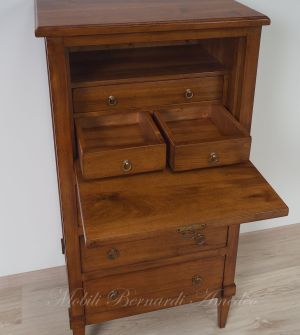 Secretaire in noce massiccio con cassetti e ribalta utilizzabile come scrittoio