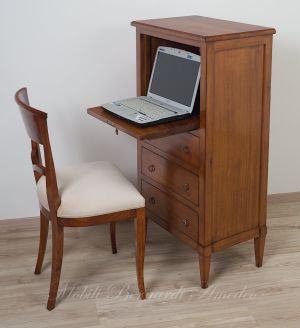 Secretaire in noce massiccio con cassetti e ribalta utilizzabile come scrittoio