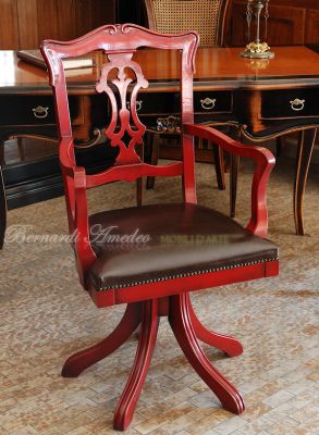 Classic style swivel armchair with lacquered wood structure and padded seat