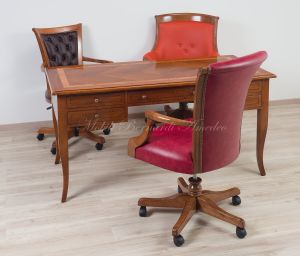 Poltrone girevoli stile classico fatte a mano in Italia con rivestimento in vera pelle