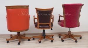 Poltrone girevoli stile classico fatte a mano in Italia con rivestimento in vera pelle