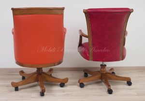 Poltrone girevoli stile classico fatte a mano in Italia con rivestimento in vera pelle