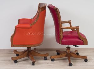 Poltrone girevoli stile classico fatte a mano in Italia con rivestimento in vera pelle