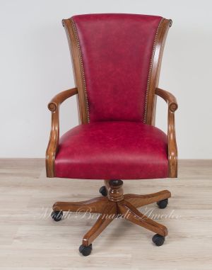 Poltrona girevole con rotelle stile classico seduta e schienale imbottiti vera pelle