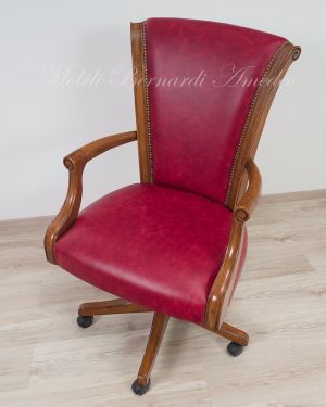 Poltrona girevole con rotelle stile classico seduta e schienale imbottiti vera pelle