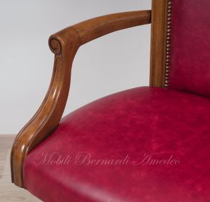 Poltrona girevole con rotelle stile classico seduta e schienale imbottiti vera pelle