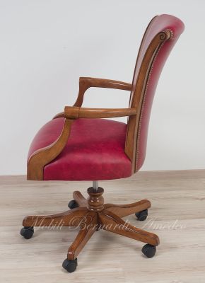 Poltrona girevole con rotelle stile classico seduta e schienale imbottiti vera pelle