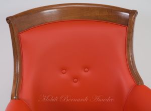 Poltrona girevole stile classico da studio con struttura in legno imbottita e rivestita vera pelle