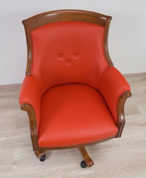 Poltrona girevole stile classico da studio con struttura in legno imbottita e rivestita vera pelle