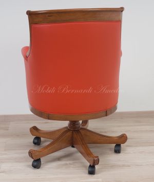 Poltrona girevole stile classico da studio con struttura in legno imbottita e rivestita vera pelle