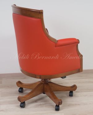 Poltrona girevole stile classico da studio con struttura in legno imbottita e rivestita vera pelle