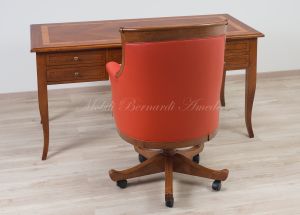 Poltrona girevole stile classico da studio con struttura in legno imbottita e rivestita vera pelle