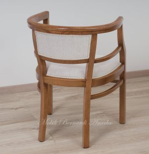 Poltroncina pozzetto stile Liberty con struttura in legno massello chiaro anticato e rivestita con tessuto