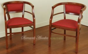 Poltroncina stile liberty tipo pozzetto in legno imbottita e rivestita con tessuto