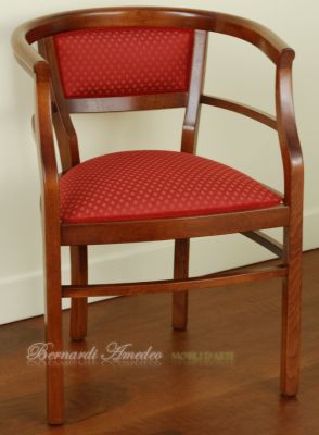 Poltroncina stile liberty tipo pozzetto in legno imbottita e rivestita con tessuto