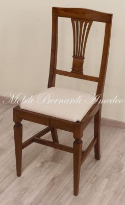 Sedia in legno stile classico