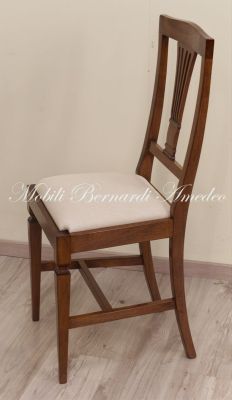 Sedia in legno stile classico