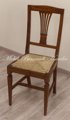Sedia in legno stile classico