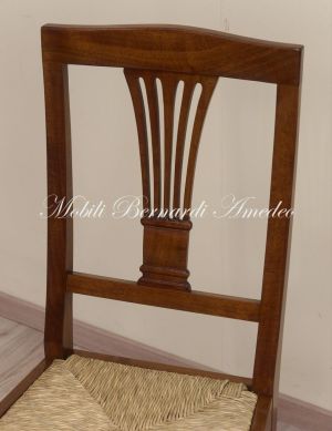 Sedia in legno stile classico