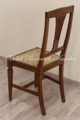 Sedia in legno stile classico
