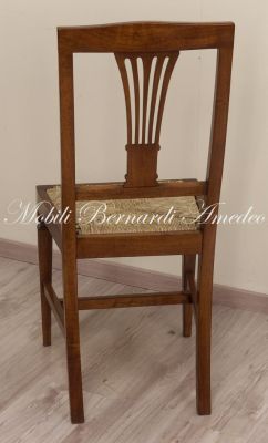 Sedia in legno stile classico
