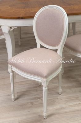 Sedia stile Luigi XVI con seduta e schienale imbottiti e finitura laccata bianco