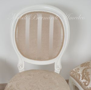 Sedie imbottite stile classico produzione artigianale italiana con finitura colore bianco