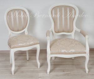 Sedie e poltrone imbottite stile classico produzione artigianale italiana con finitura colore bianco
