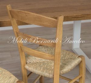 Sedia piccola stile country in legno chiaro e seduta impagliata a mano
