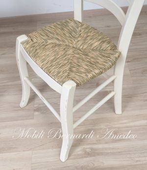 Sedia country campagnola fatta a mano in legno con finitura colore bianco anticato