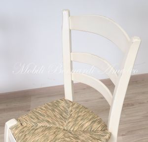 Sedia country campagnola fatta a mano in legno con finitura colore bianco anticato