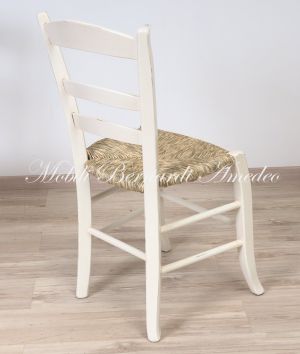 Sedia country campagnola fatta a mano in legno con finitura colore bianco anticato